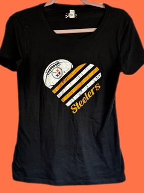 Black Steelers Woman’s V-Neck Black Graphic Tee